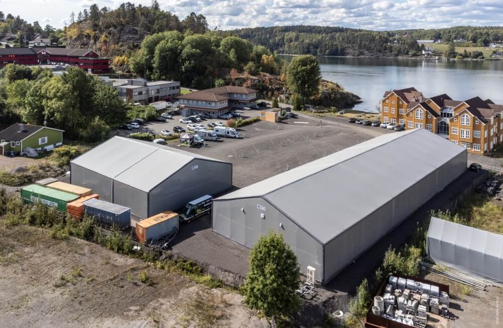 Renthall leier ut fleksible plasthaller som dekker de aller fleste behov. Hallene brukes til alt fra idrettshaller, lagerhaller, produksjonshaller og mye mer. Trenger du en midlertidig hall på ditt prosjekt, er Rubbhall et godt valg.