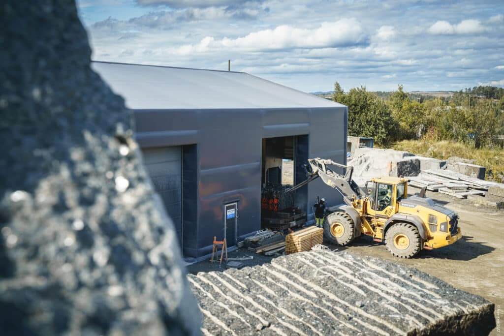 Thermohall er vår isolerte plasthall, og brukes til å kle alle våre haller.